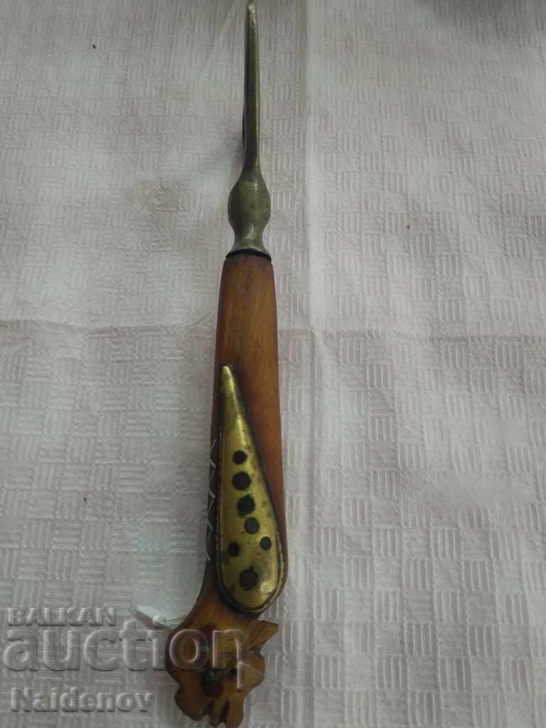 Стара отварачка Петел Много стара с цена 40.00 лв. | € 20.45 Стара отварачка Петел Много стара с цена 40.00 лв. | € 20.45