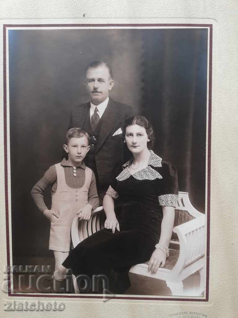 Old cardboard photo - with price 30.00 BGN | € 15.34 Old cardboard photo - with price 30.00 BGN | € 15.34