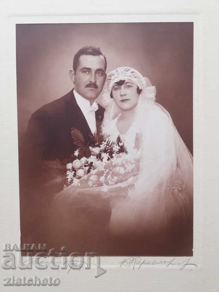 Fotografie veche din carton - cu preț 20.00 BGN | € 10.23 Fotografie veche din carton - cu preț 20.00 BGN | € 10.23