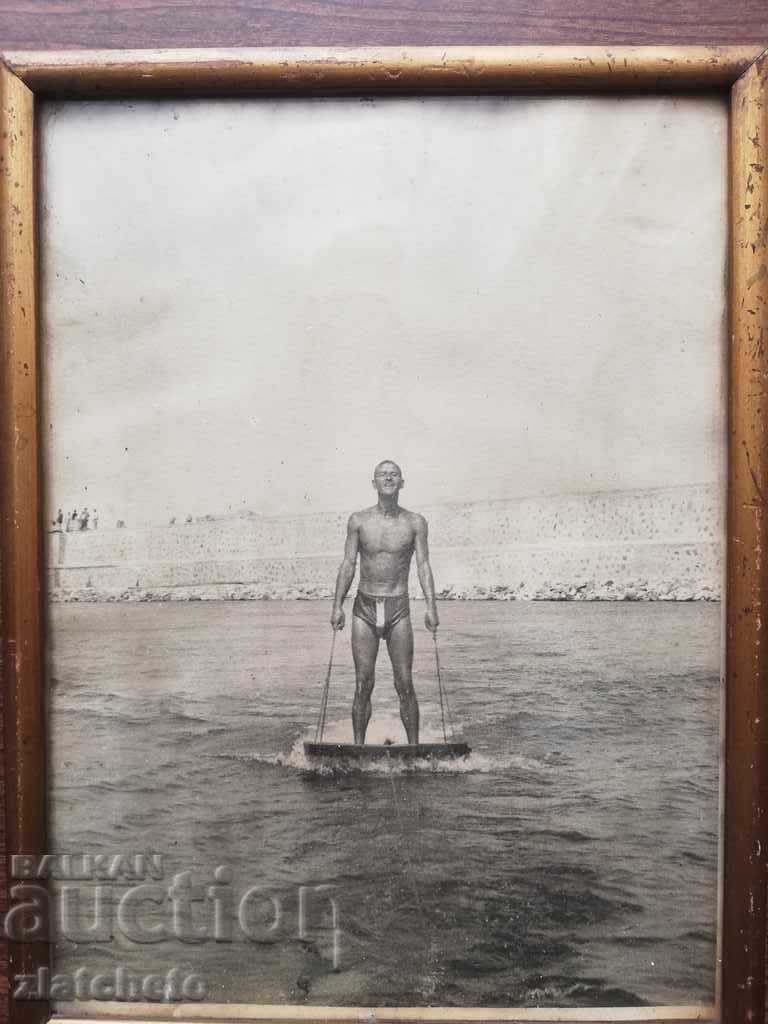 Fotografie veche - Fotografia autorului. Înrămat cu preț 60.00 BGN | € 30.68 Fotografie veche - Fotografia autorului. Înrămat cu preț 60.00 BGN | € 30.68