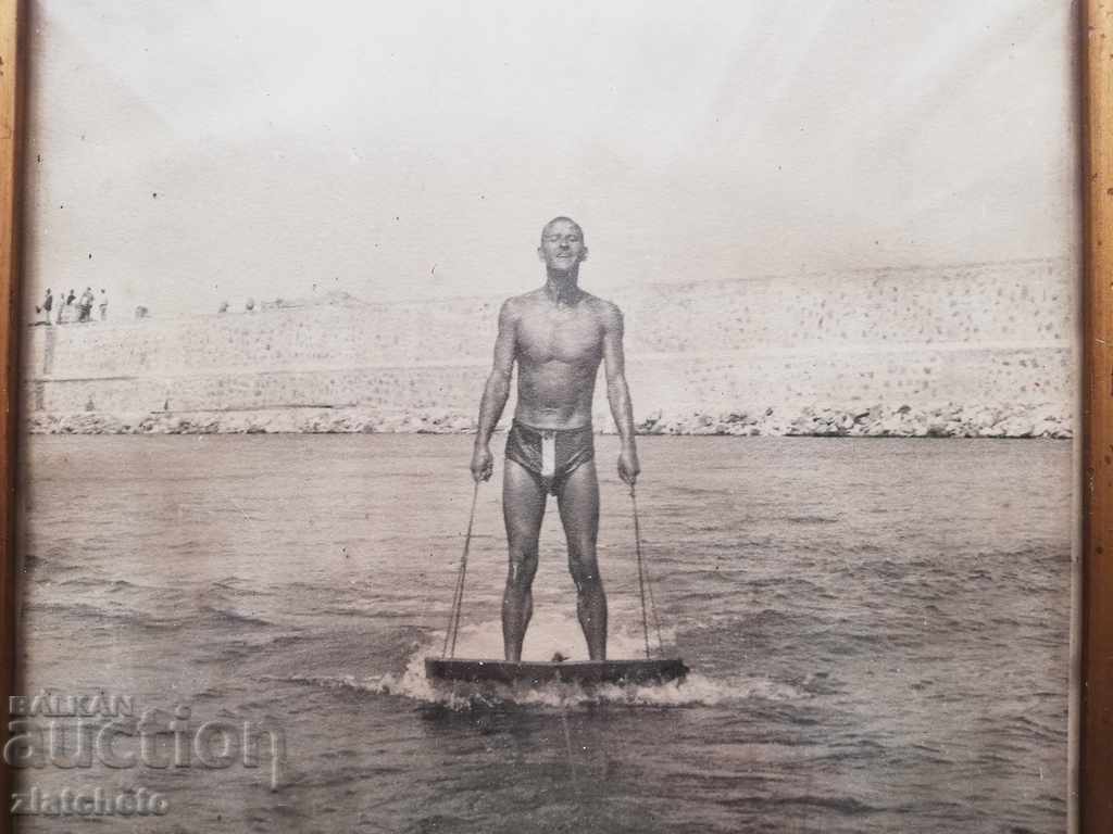 Livrarea Fotografie veche - Fotografia autorului. Înrămat Livrarea Fotografie veche - Fotografia autorului. Înrămat