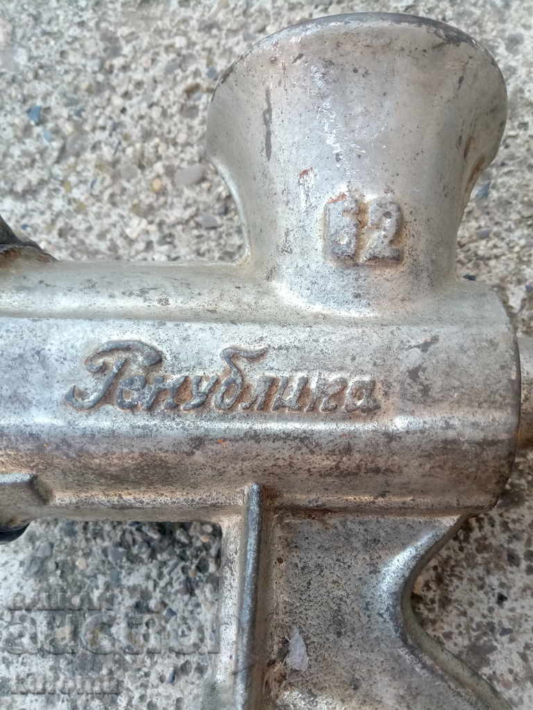 Old manual meat grinder with price € 12.77 | 24.98 BGN