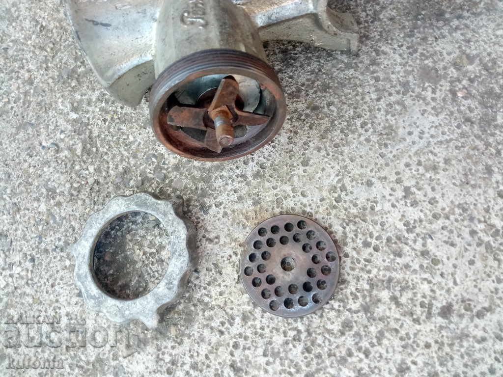 Auction  Old manual meat grinder