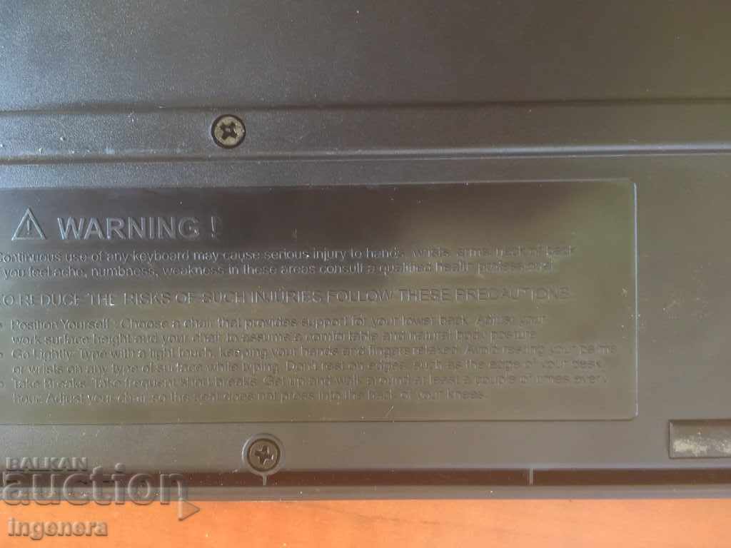 COMPUTER KEYBOARD HEALTHY AND ALMOST UNUSED - 5 COMPUTER KEYBOARD HEALTHY AND ALMOST UNUSED - 5