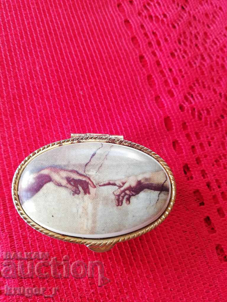 A box with price 25.00 BGN | € 12.78 A box with price 25.00 BGN | € 12.78