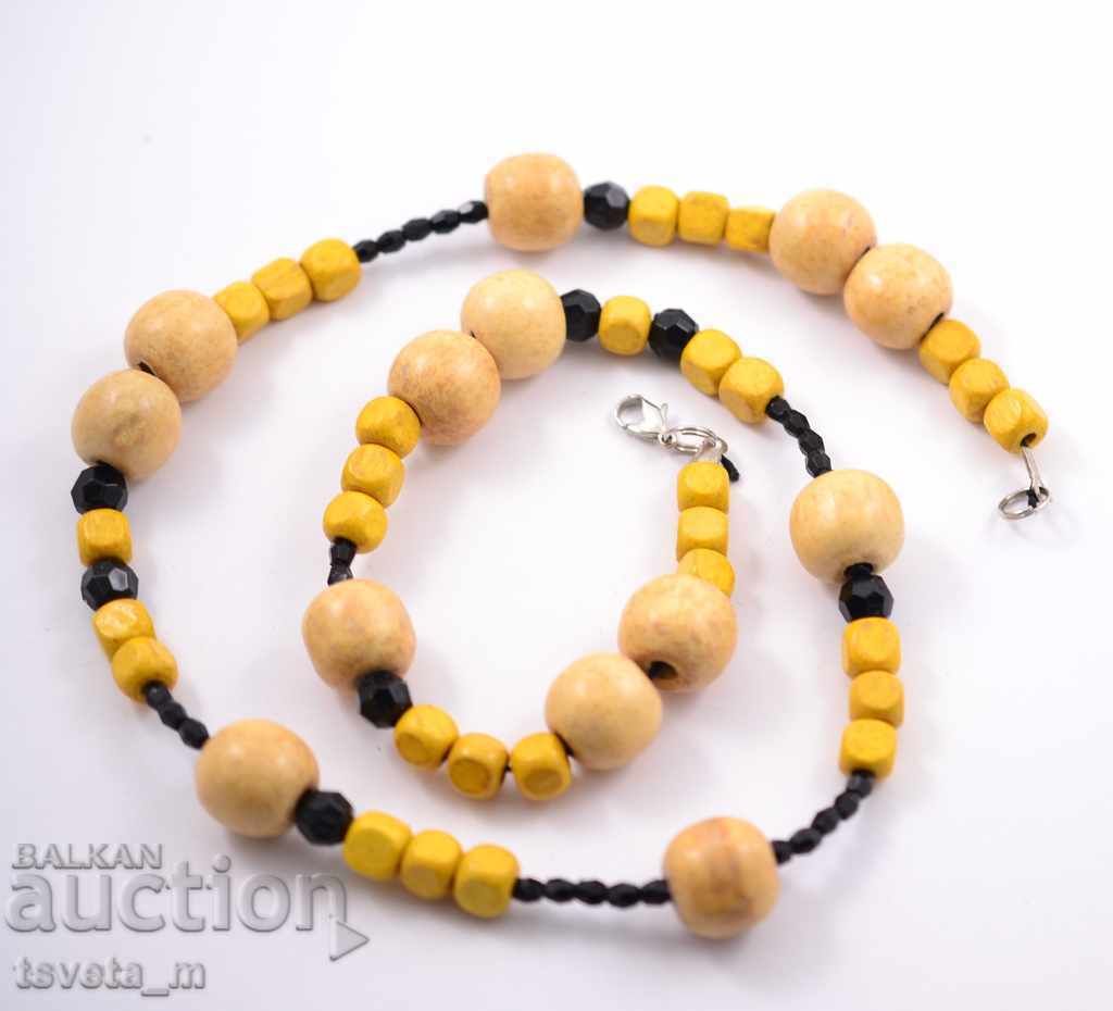 Δημοπρασία Κολιέ με ξύλινες χάντρες Δημοπρασία Κολιέ με ξύλινες χάντρες