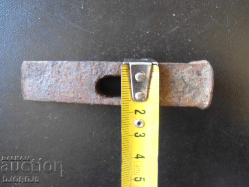 Delivery of An old hammer