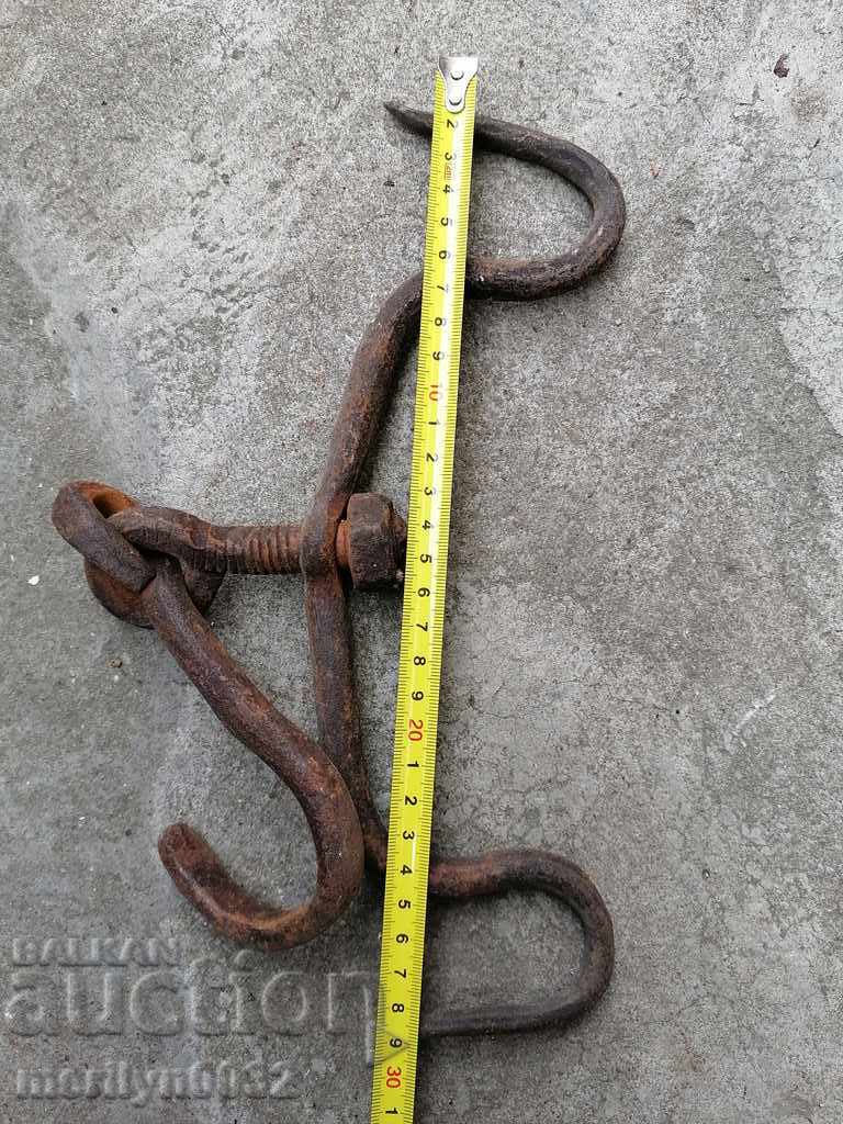 Auction An old forged scraping hook, double twin Auction An old forged scraping hook, double twin