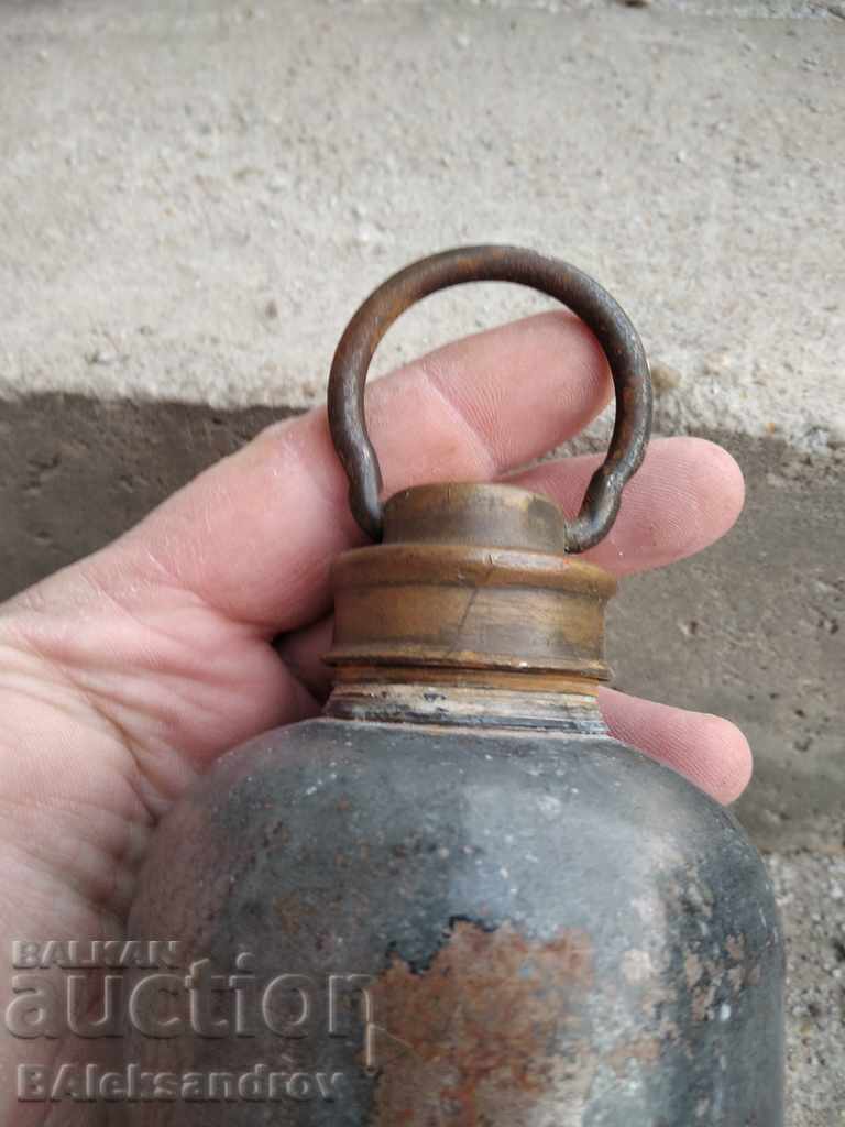 Delivery of An old pot