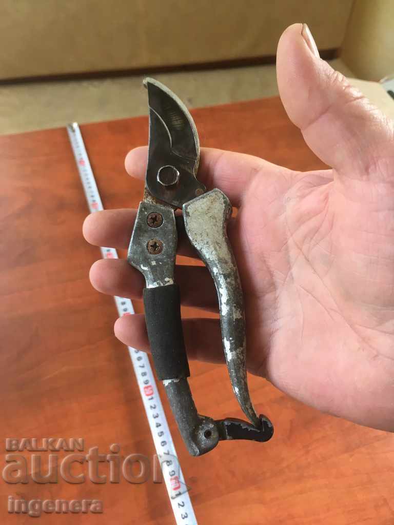 VINE Scissors COMPACT AND BREAKING TOOL with price 11.00 BGN | € 5.62 VINE Scissors COMPACT AND BREAKING TOOL with price 11.00 BGN | € 5.62