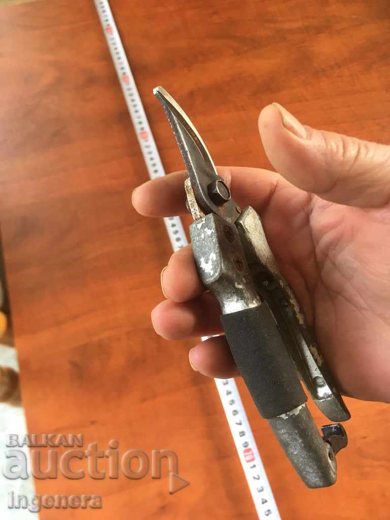 Auction VINE Scissors COMPACT AND BREAKING TOOL Auction VINE Scissors COMPACT AND BREAKING TOOL