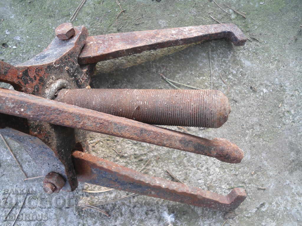 Old flag, bracket - 6