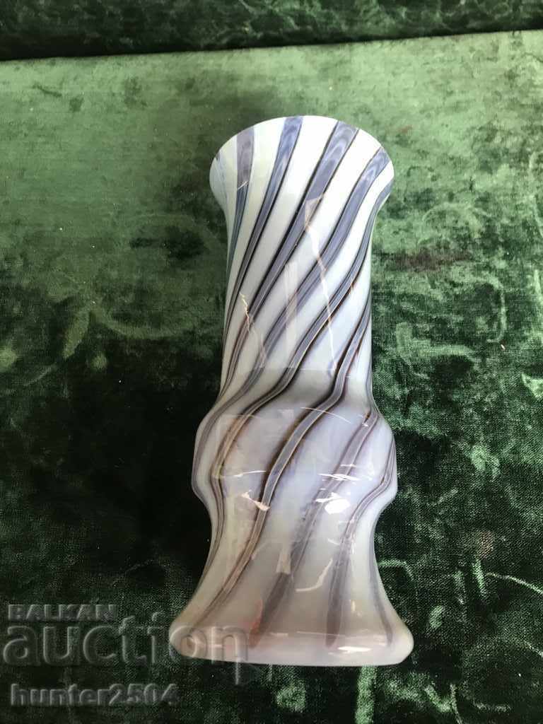 Auction Vase-colored glass, Murano type, 23 cm high. Auction Vase-colored glass, Murano type, 23 cm high.