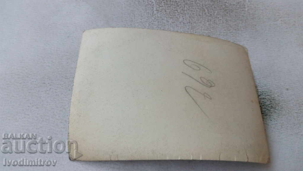 Foto Băieți pe un teren de fotbal cu preț 1.65 BGN | € 0.84 Foto Băieți pe un teren de fotbal cu preț 1.65 BGN | € 0.84