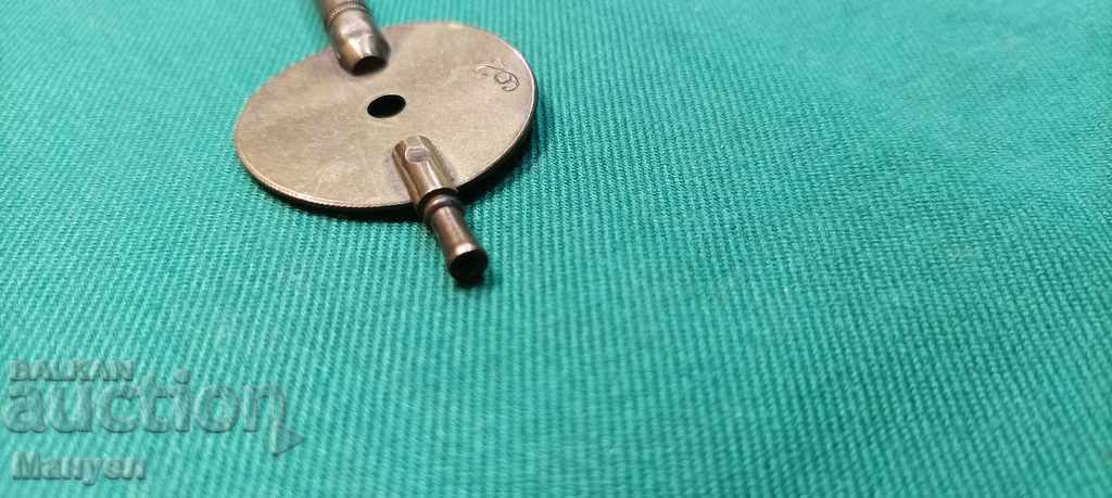 Auction I am selling an old combination key for watches. Auction I am selling an old combination key for watches.