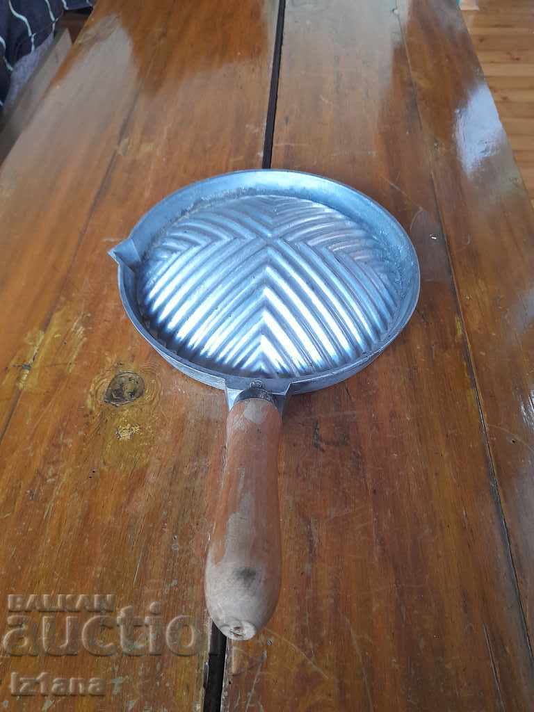 Old waffle bag with price 30.00 BGN | € 15.34 Old waffle bag with price 30.00 BGN | € 15.34