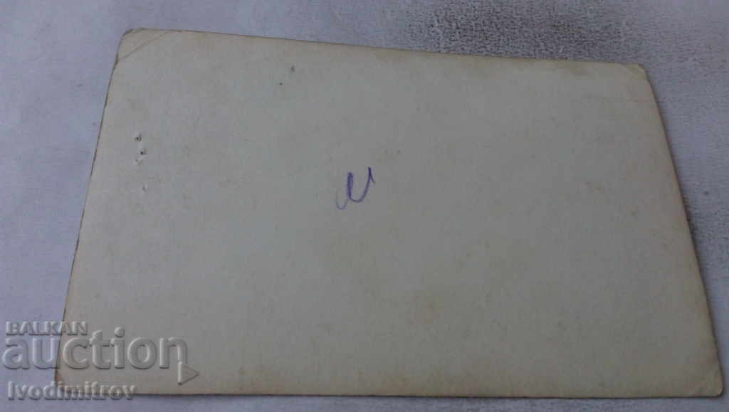 Φωτογραφία Άνθρωπος στο δρόμο με τιμή 1.65 BGN | € 0.84 Φωτογραφία Άνθρωπος στο δρόμο με τιμή 1.65 BGN | € 0.84