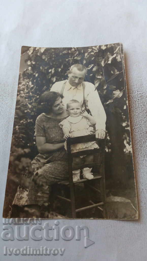 Φωτογραφία Οικογένεια στην αυλή του σπιτιού του 1925
