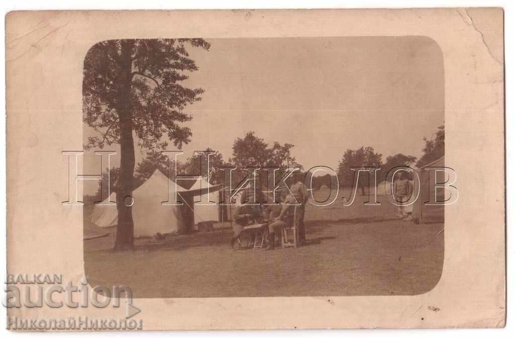 OLD PHOTO MILITARY PLAY BOARDS DURING EXERCISE B229 OLD PHOTO MILITARY PLAY BOARDS DURING EXERCISE B229