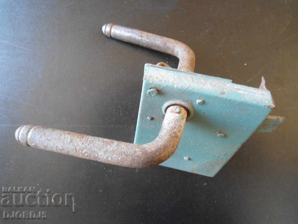 Old lock with price 5.00 BGN | € 2.56 Old lock with price 5.00 BGN | € 2.56