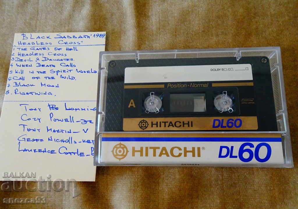 Casetă audio Hitachi cu Black Sabbath.