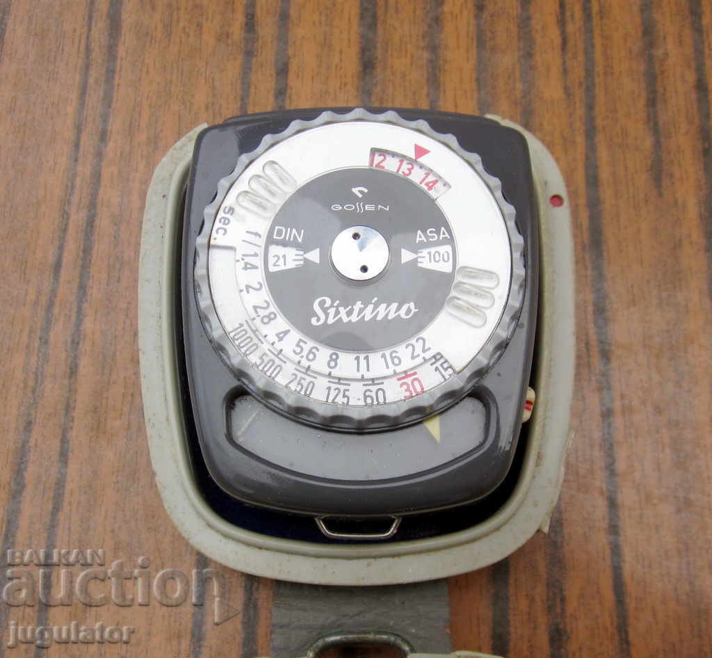 German photographic light meter Sixtino Gossen with box with price 20.00 BGN | € 10.23