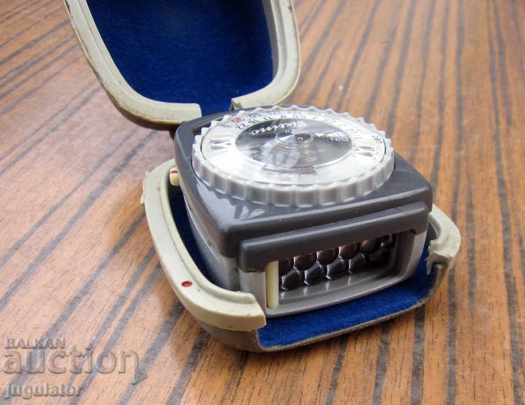 Auction  German photographic light meter Sixtino Gossen with box