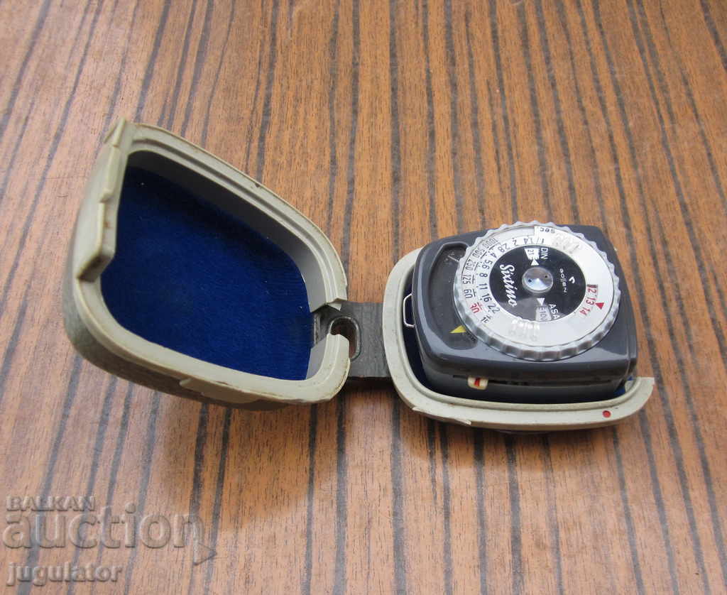 Delivery of German photographic light meter Sixtino Gossen with box