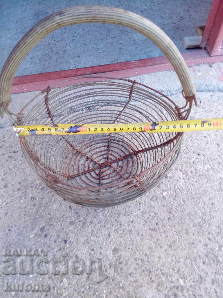 Old shopping basket with price 19.99 BGN | € 10.22 Old shopping basket with price 19.99 BGN | € 10.22