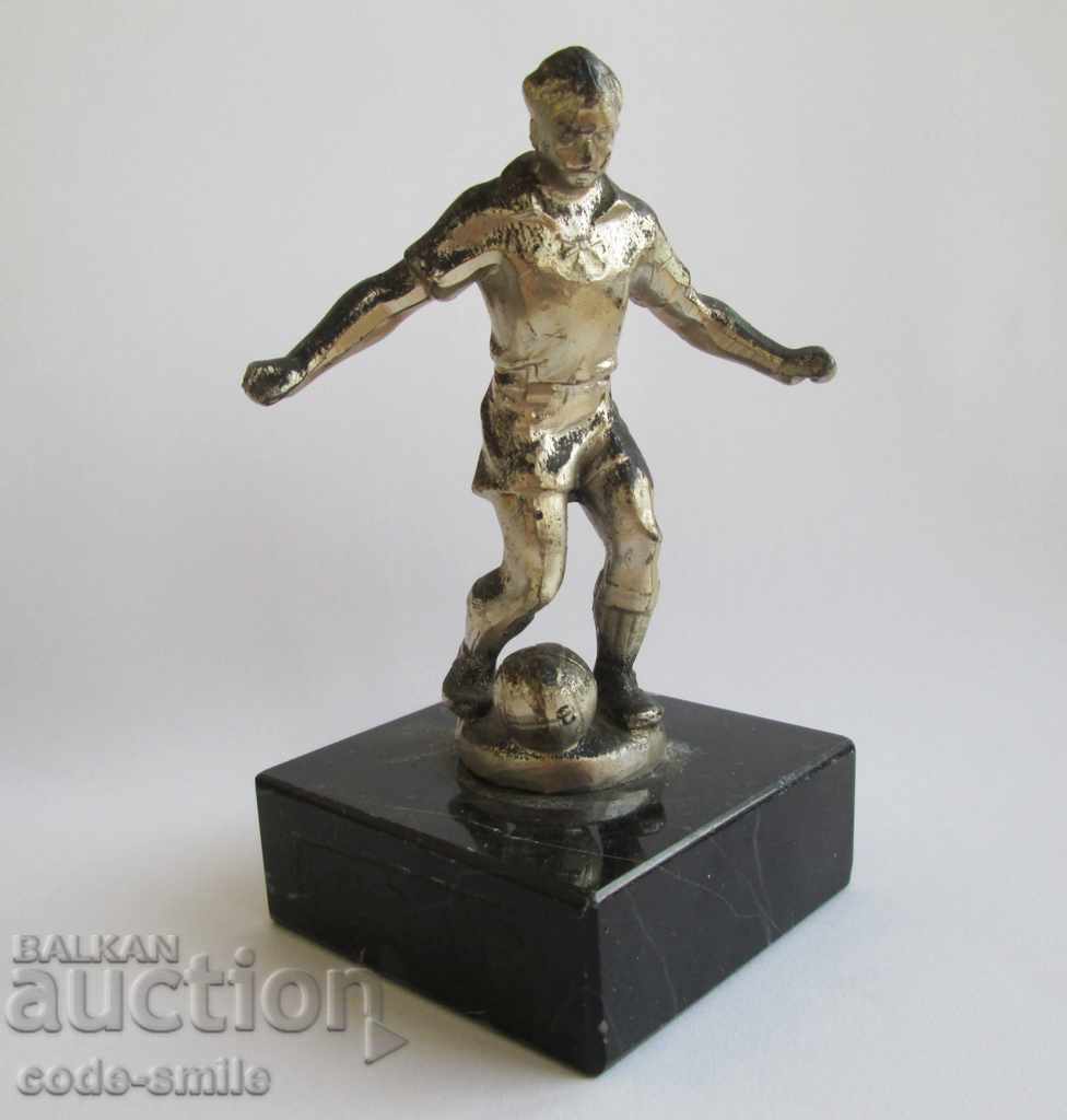 Veche statuetă de fotbal statuetă jucător de fotbal cu preț 140.00 BGN | € 71.58