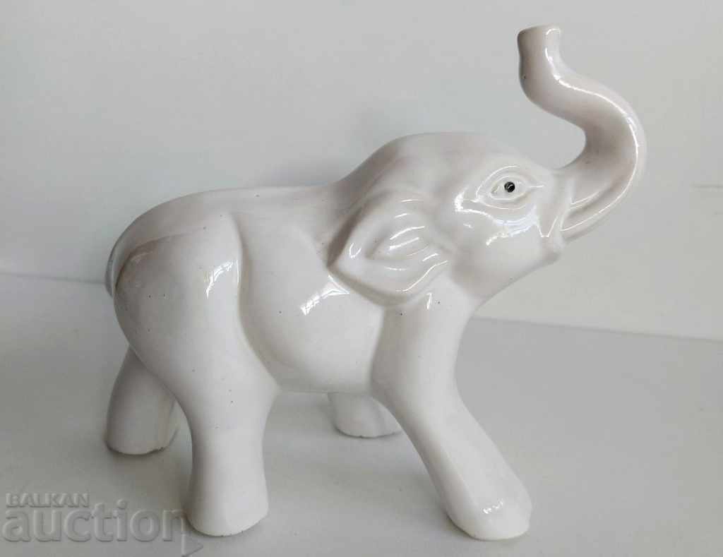 Licitație STATUA FIGURA ELEFANT ELEFANT CERAMICA SAU PORCELAN Licitație STATUA FIGURA ELEFANT ELEFANT CERAMICA SAU PORCELAN