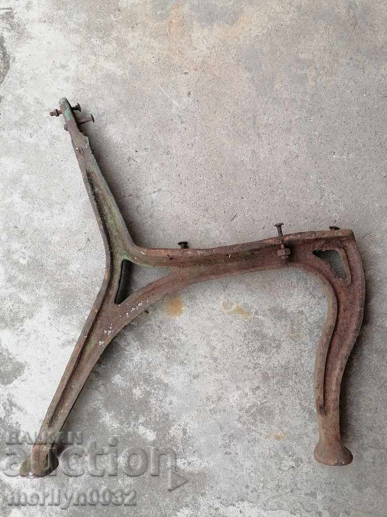 Auction Legs from the bench figured cast iron pages 27 kg 40s Auction Legs from the bench figured cast iron pages 27 kg 40s