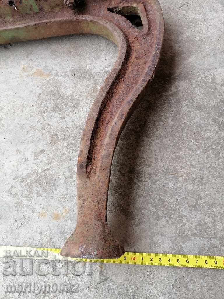 Legs from the bench figured cast iron pages 27 kg 40s - 5 Legs from the bench figured cast iron pages 27 kg 40s - 5