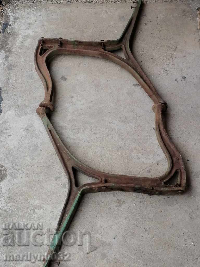 Legs from the bench figured cast iron pages 27 kg 40s - 6 Legs from the bench figured cast iron pages 27 kg 40s - 6