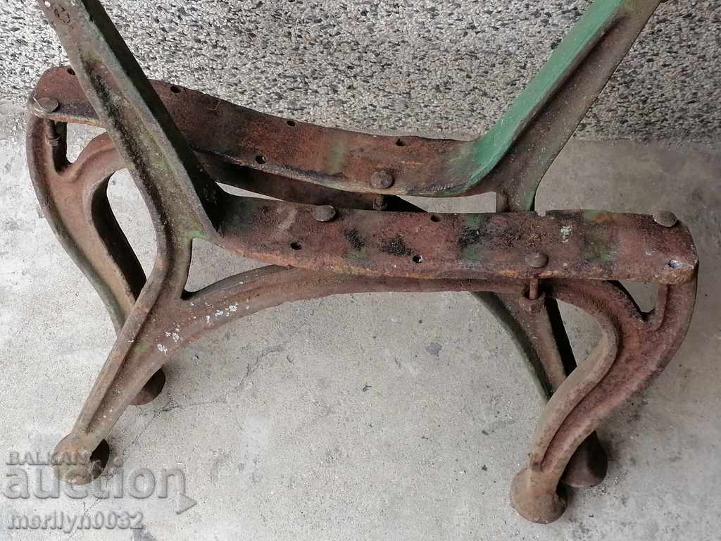 Legs from the bench figured cast iron pages 27 kg 40s - 7 Legs from the bench figured cast iron pages 27 kg 40s - 7