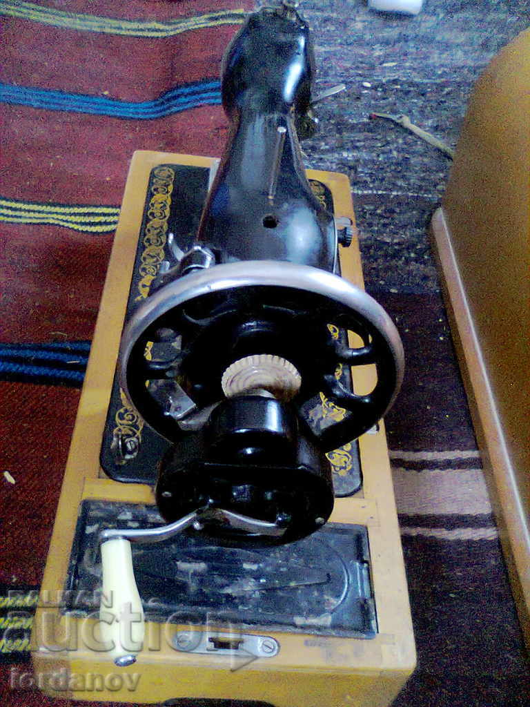 Delivery of An old sewing machine. Delivery of An old sewing machine.
