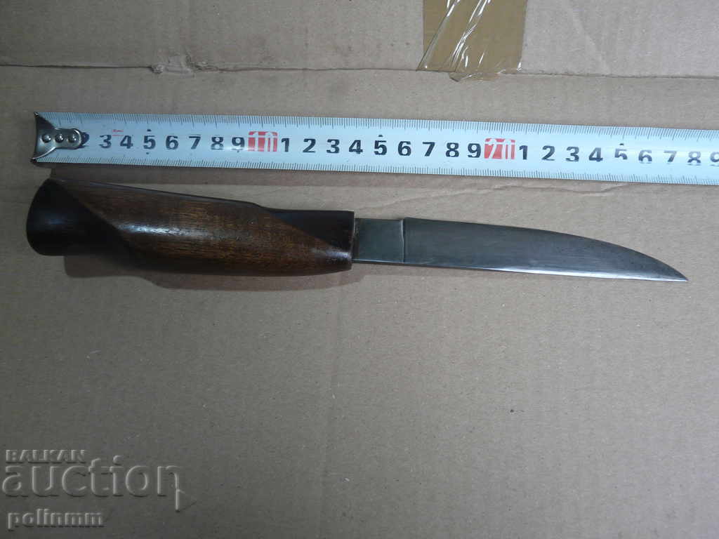 Auction  The old knife is fine