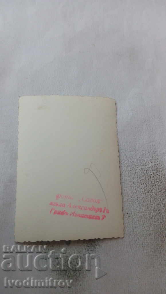 Photo Vitosha Men and women on a trip in front of a hut with price 2.35 BGN | € 1.20 Photo Vitosha Men and women on a trip in front of a hut with price 2.35 BGN | € 1.20