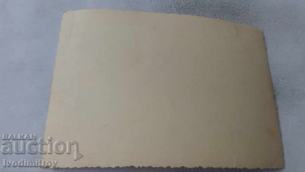 Снимка Мъж и група жени с цена 1.65 лв. | € 0.84 Снимка Мъж и група жени с цена 1.65 лв. | € 0.84