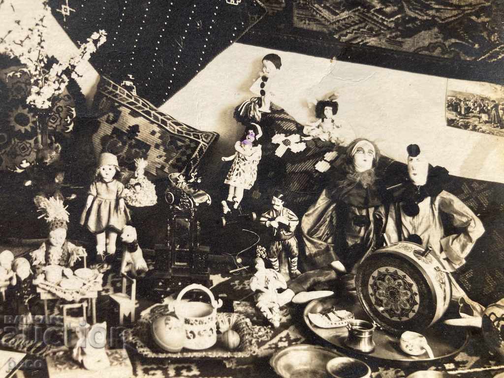 Delivery of Pleven 1930. A child in a room full of dolls Delivery of Pleven 1930. A child in a room full of dolls