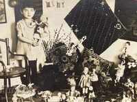 Pleven 1930. A child in a room full of dolls