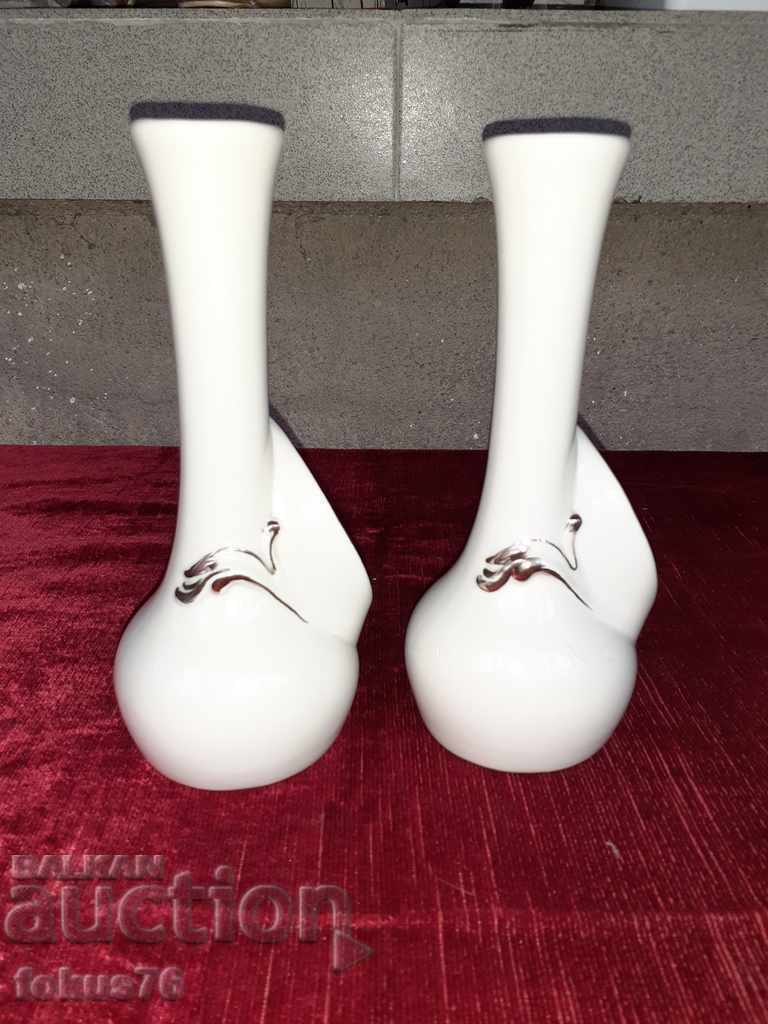 Delivery of A pair of beautiful vases with gold edging Capodimonte porcelain Delivery of A pair of beautiful vases with gold edging Capodimonte porcelain