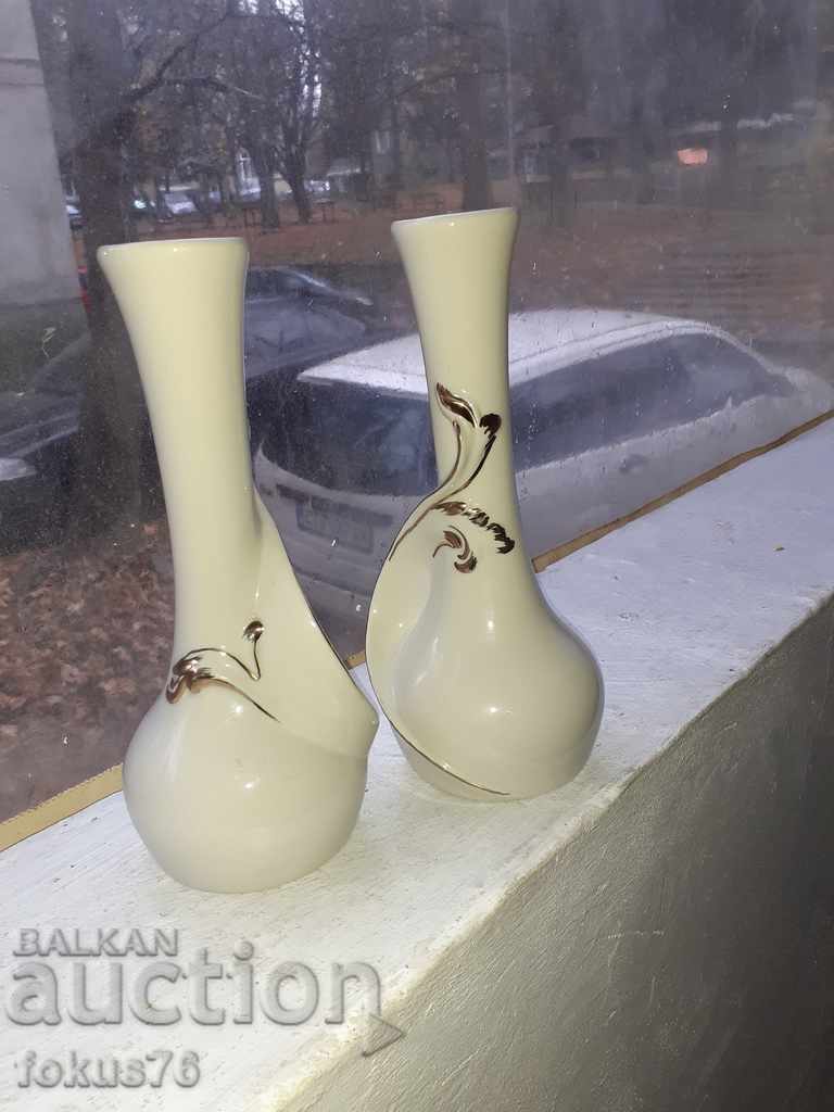 A pair of beautiful vases with gold edging Capodimonte porcelain - 6 A pair of beautiful vases with gold edging Capodimonte porcelain - 6