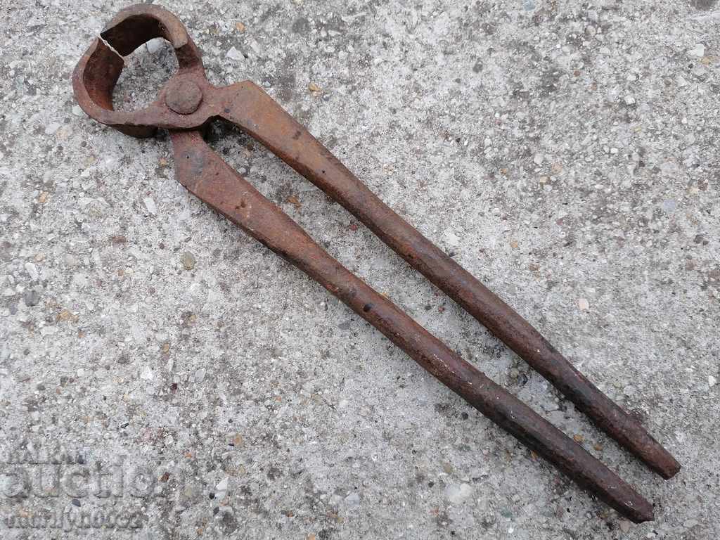 Old wrought iron pliers with price 43.00 BGN | € 21.99 Old wrought iron pliers with price 43.00 BGN | € 21.99