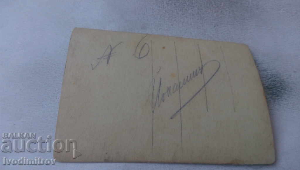 Photo Young men and women on the beach in winter with price 1.65 BGN | € 0.84 Photo Young men and women on the beach in winter with price 1.65 BGN | € 0.84