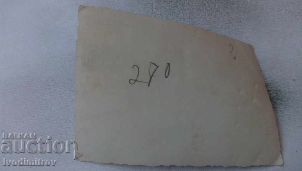 Снимка Компания в Морската градина с цена 1.45 лв. | € 0.74 Снимка Компания в Морската градина с цена 1.45 лв. | € 0.74