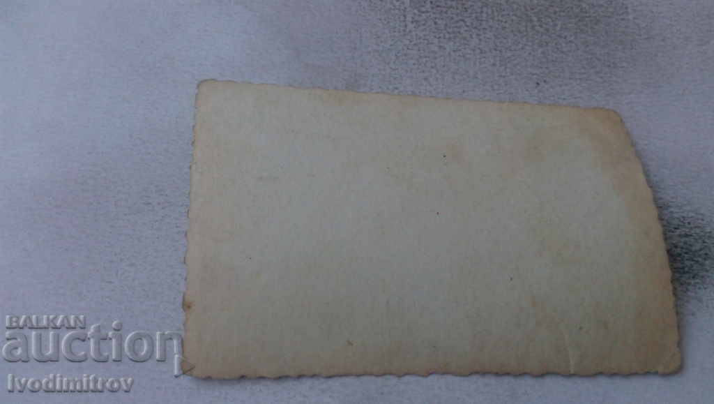 Φωτογραφία Σοφία Νεαρή γυναίκα σε έναν περίπατο με τιμή 2.65 BGN | € 1.35 Φωτογραφία Σοφία Νεαρή γυναίκα σε έναν περίπατο με τιμή 2.65 BGN | € 1.35