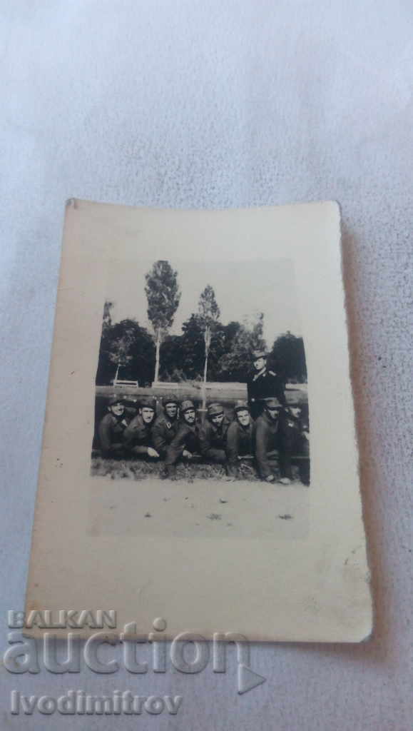 Photo Officer and soldiers