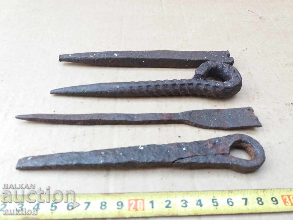 Delivery of WROUGHT REVIVAL LOCKS - CRANE Delivery of WROUGHT REVIVAL LOCKS - CRANE