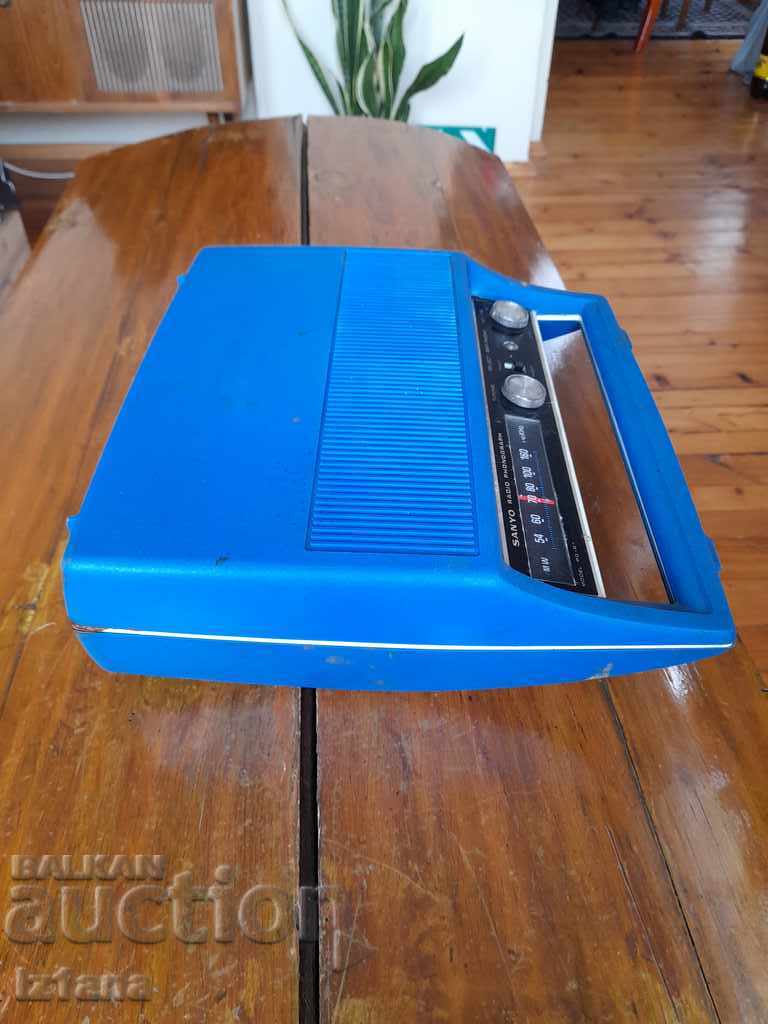 Auction Old Sanyo radio turntable Auction Old Sanyo radio turntable